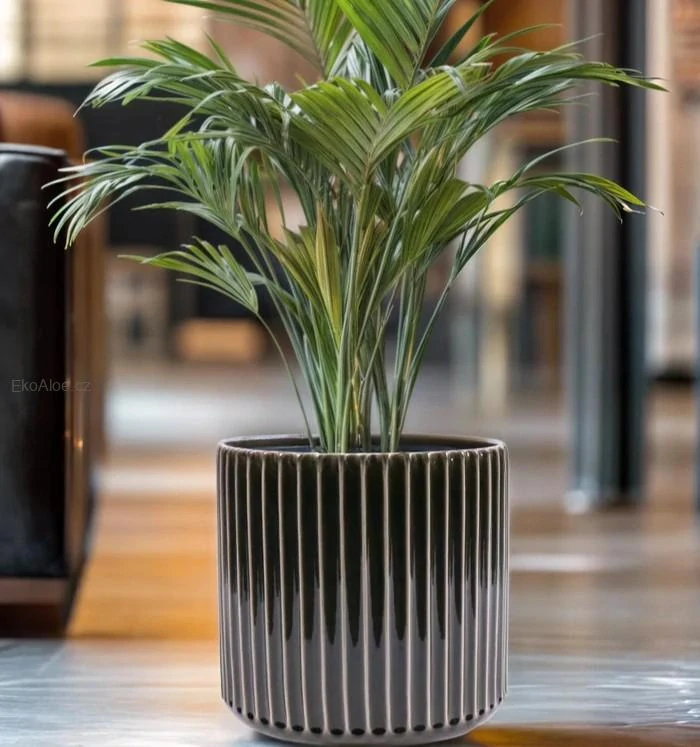 Keramický květináč s uměleckou glazurou – designový originál