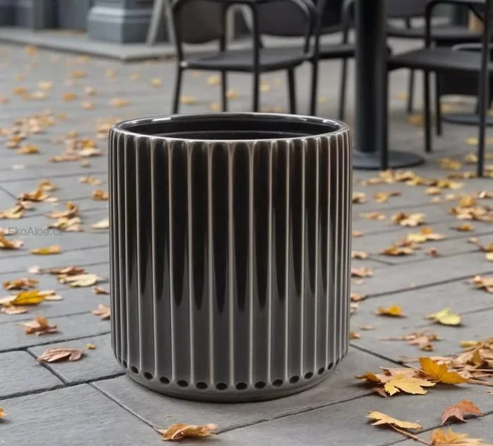 Keramický květináč s uměleckou glazurou – designový originál