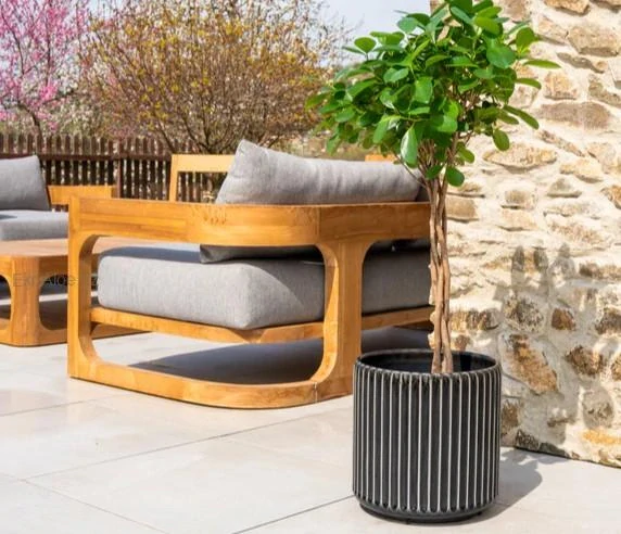 Keramický květináč s uměleckou glazurou – designový originál